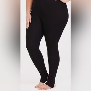 Torrid Black Full Length Signature Waist Stirrup Legging plus sz 5x (28w)